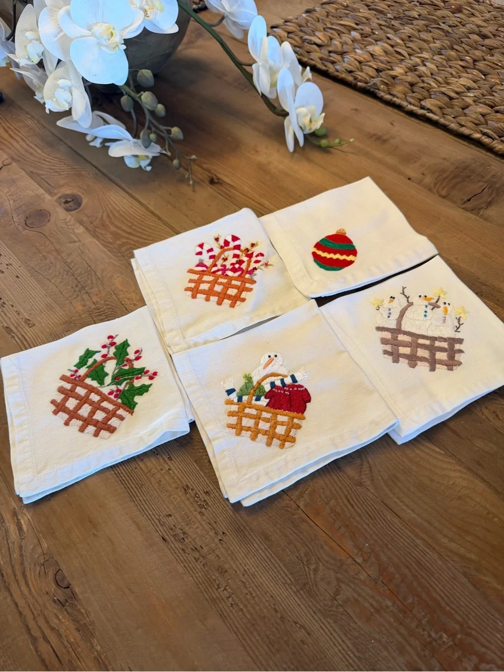 Williams-Sonoma Ivory Embroidered Cotton Cocktail Napkins Christmas Holidays (5)